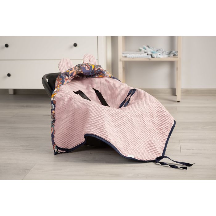 Pledas automobilinei kėdutei "Flowers" 90x90 cm